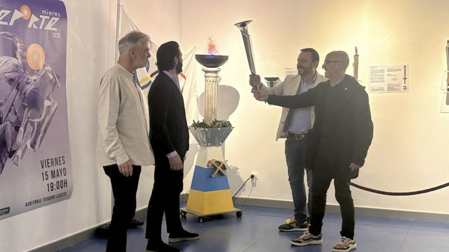 Mieres acoge una exposición dedicada a las antorchas olímpicas