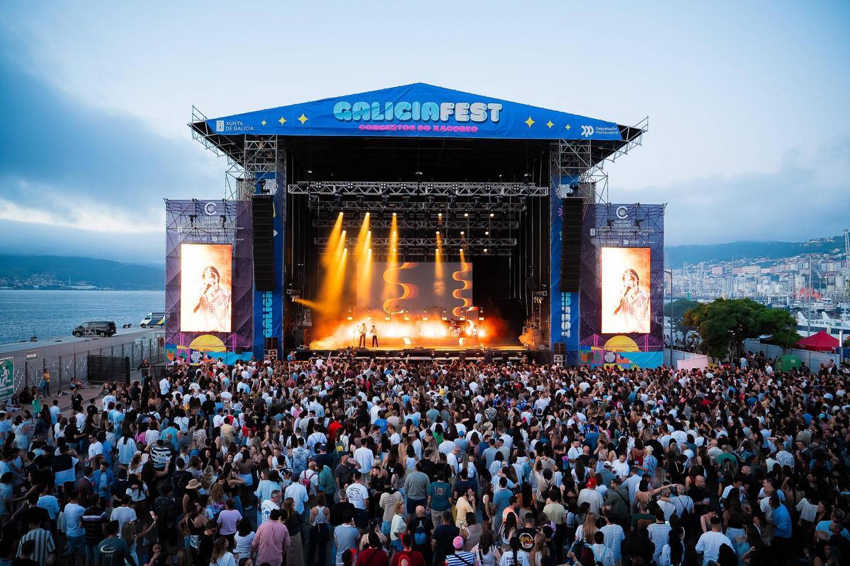Público del Galicia Fest durante el espectáculo de Lori Meyers.