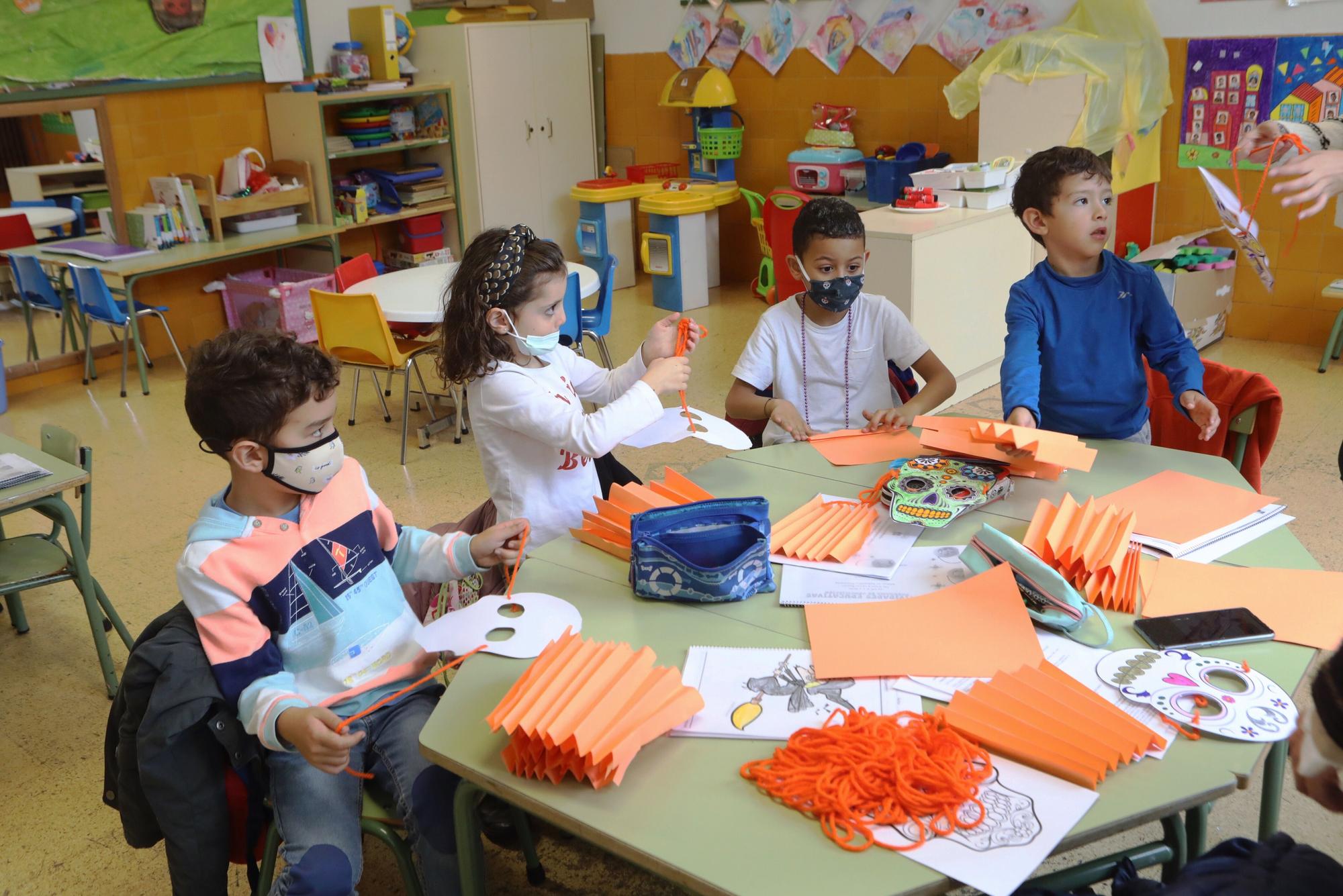 Apertura de los colegios de Oviedo para vivir un puente de miedo