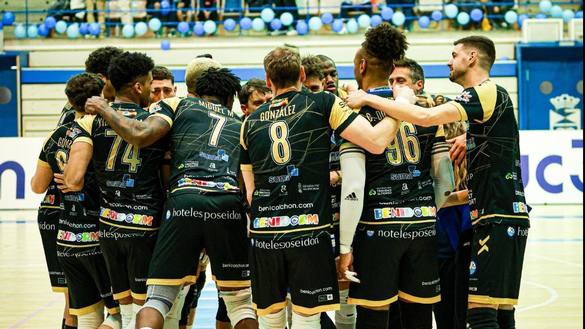 El Servigroup Benidorm celebra la permanencia