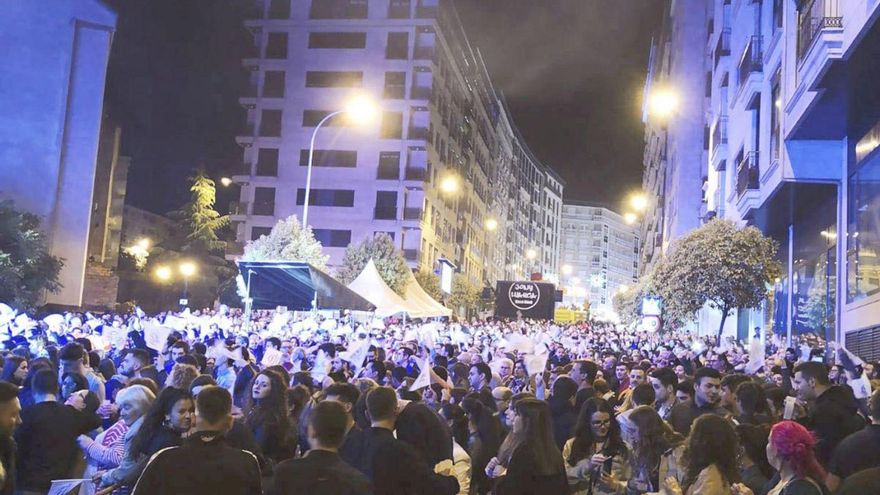 Imagen de la noche del 18 de mayo de 2022, en la actuación de la orquesta Panorama.   | // IÑAKI OSORIO