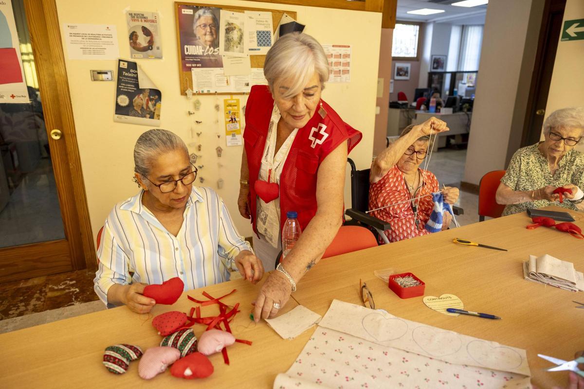 Cruz Roja ofrece programas de ayuda a los mayores