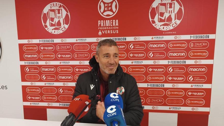 Óscar Cano, entrenador del Zamora CF: "El sábado vamos al dentista, a competir cada duelo"
