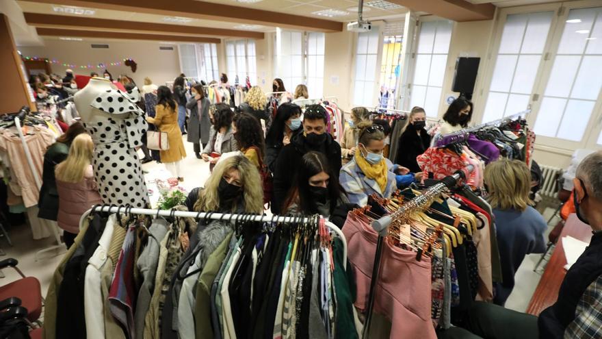 'Influencers' de Aragón venden su ropa en el III 'Fashionmarket' Zaragoza este domingo