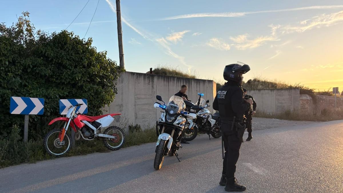 Motoristas de la Policía Local, durante un control en Palma.