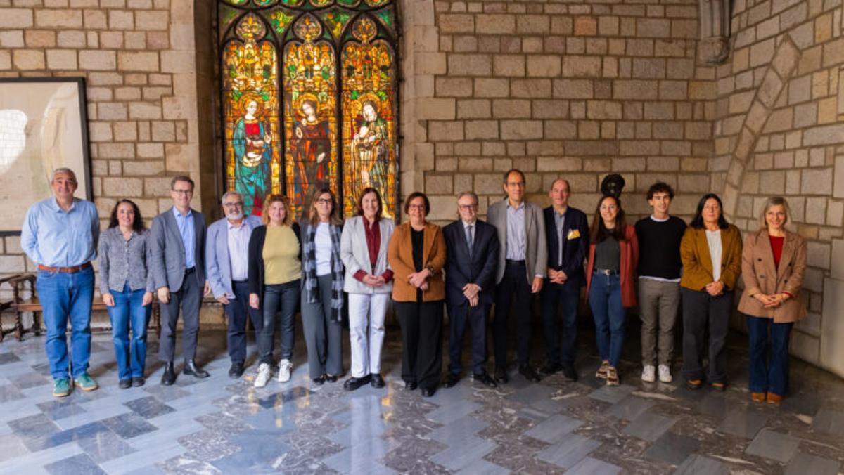 El programa s’ha concretat amb un conveni entre l’Institut Municipal de Serveis Socials de Barcelona, la Fundació la Caixa, Sant Joan de Déu Serveis Socials, la Fundació Mambré, Càritas Diocesana de Barcelona i la Fundació Formació i Treball