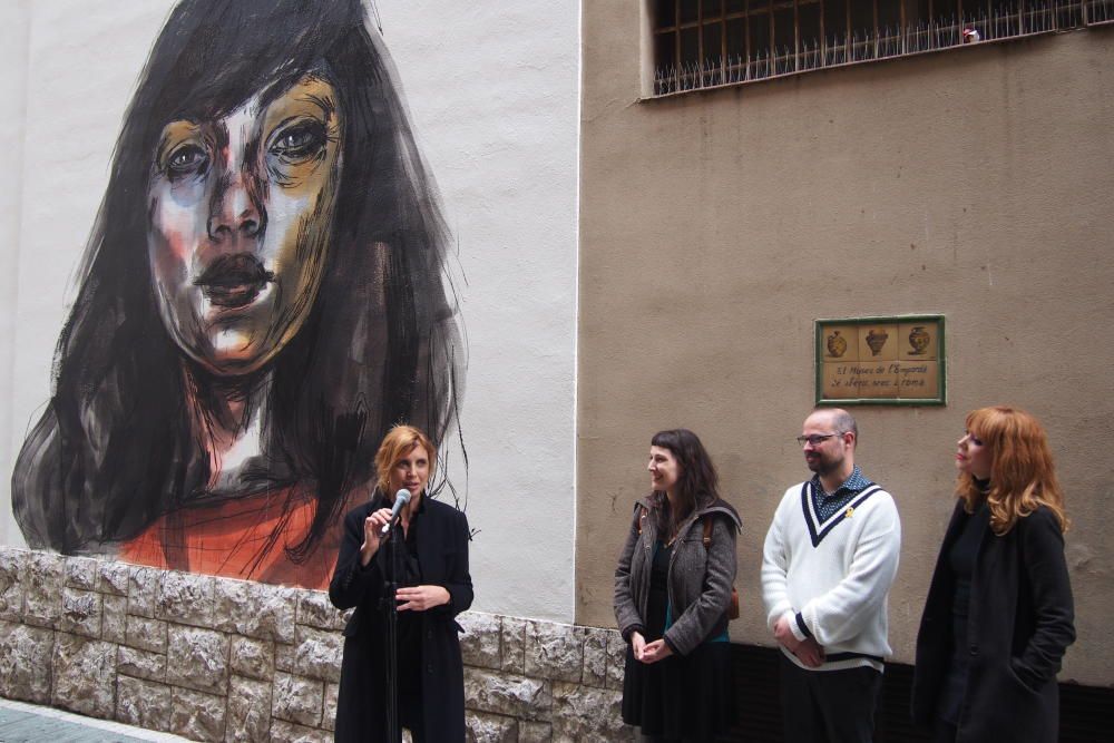 El talent femení es reivindica: un mural de Paula Bonet decora la façana del Museu de l'Empordà