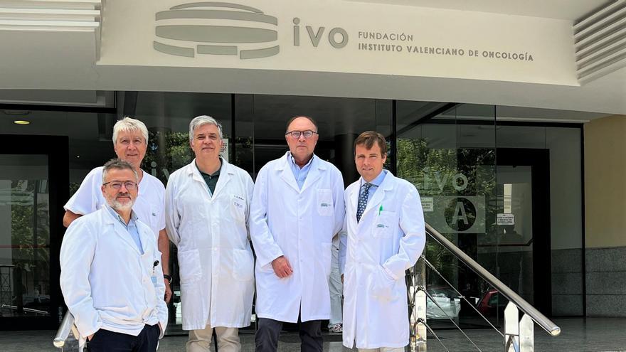 De izquierda a derecha los doctores Lopez Guerrero, Arribas, Climent, Casanova y Ramírez del IVO