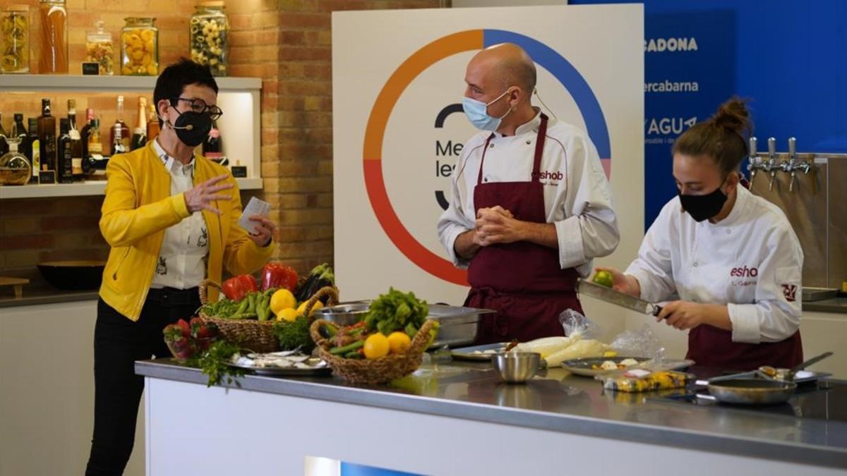 Receta con guisantes de Carme Ruscalleda durante la presentación del menú de primavera con productos de proximidad