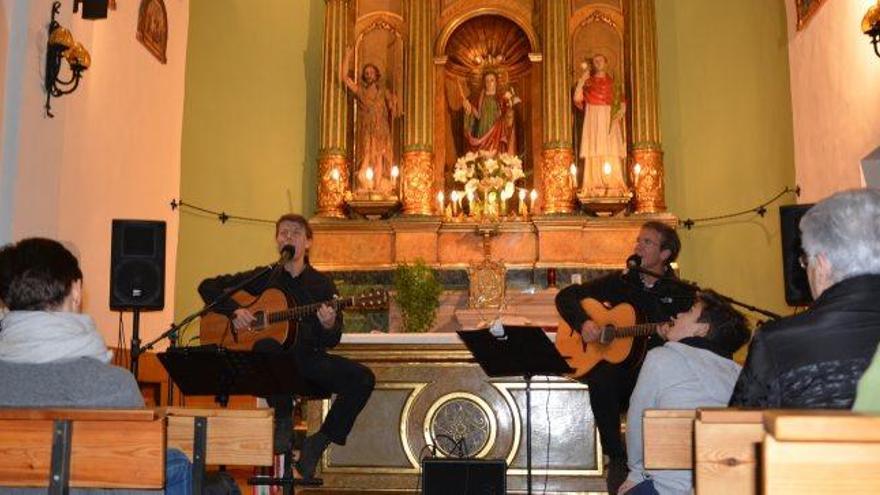 El duet Entrecordes, ahir al migdia, en el concert a l&#039;església de Sant Julià de Cerdanyola
