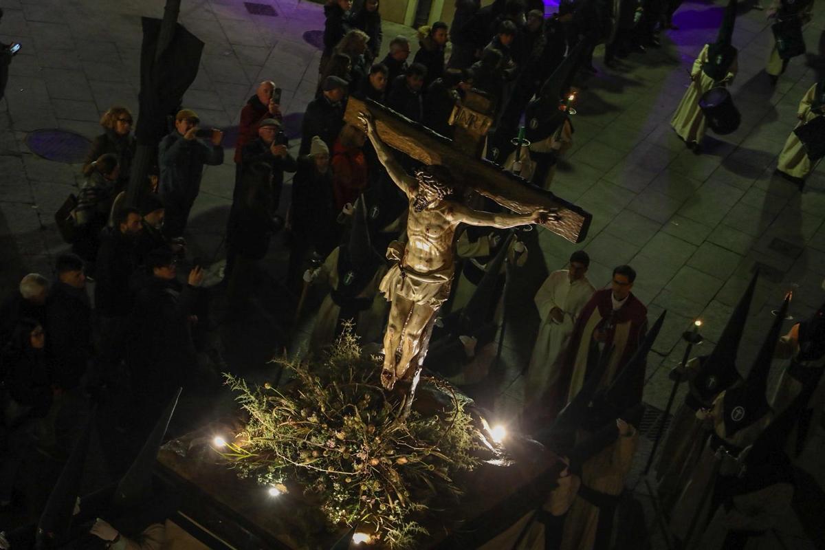 GALERÍA | Un silencio sepulcral protagoniza la procesión de las Siete Palabras de Zamora GALERÍA | Un silencio sepulcral protagoniza la procesión de las Siete Palabras de Zamora