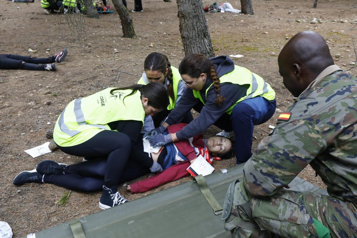 Más de 100 personas participan en un simulacro de ataque terrorista en la Universidad San Jorge