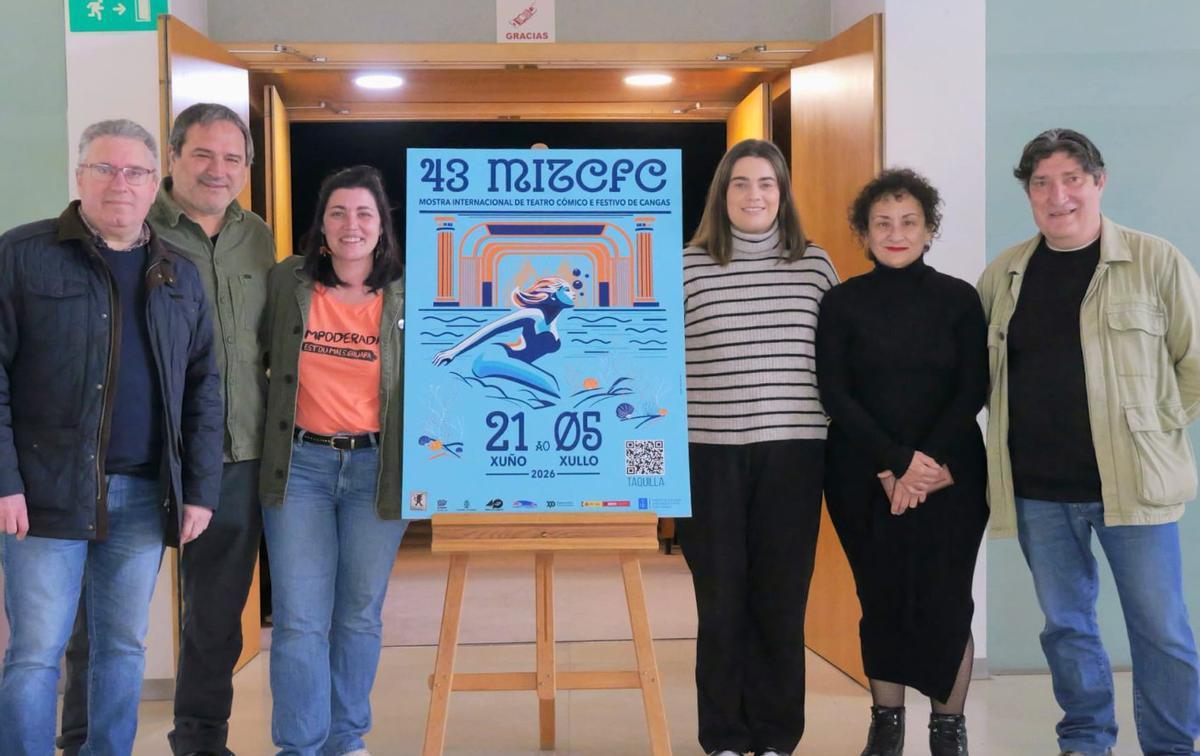 Juanjo Pérez, Salva del Río, Yaiza Santomé junto al cartel, Xiana Abal, María Armesto y Xoán Carlos Riobó.. | FDV