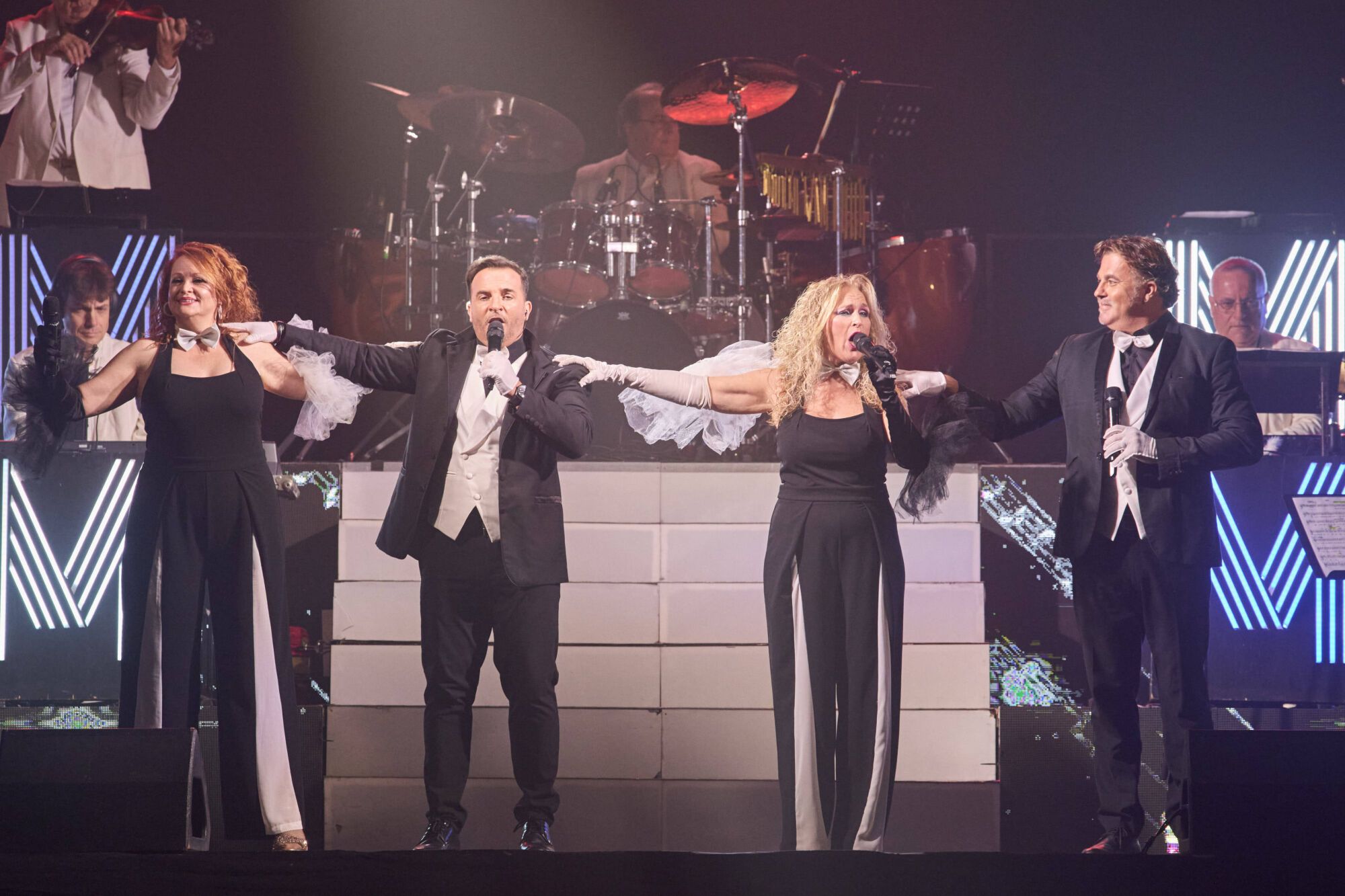 Ball amb  l'orquestra Malavella a l'embalat de la plaça Miquel de Palol