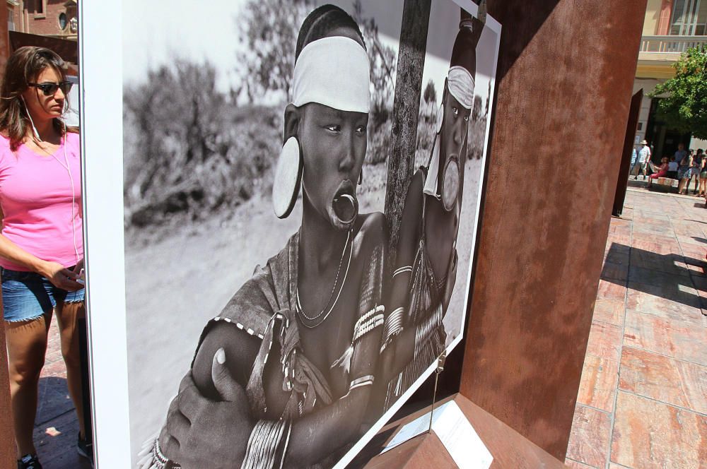 Exposición 'Sebastião Salgado. Génesis' en la plaza de la Constitución