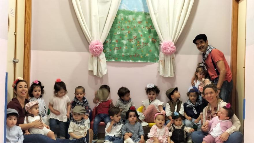 Desayuno romero para celebrar San Isidro en la guardería infantil municipal de Monesterio