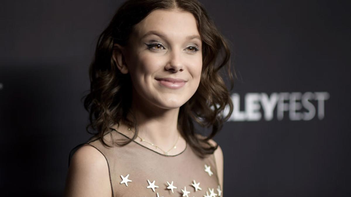 Millie Bobby Brown en el teatro Dolby de LA, sonriente