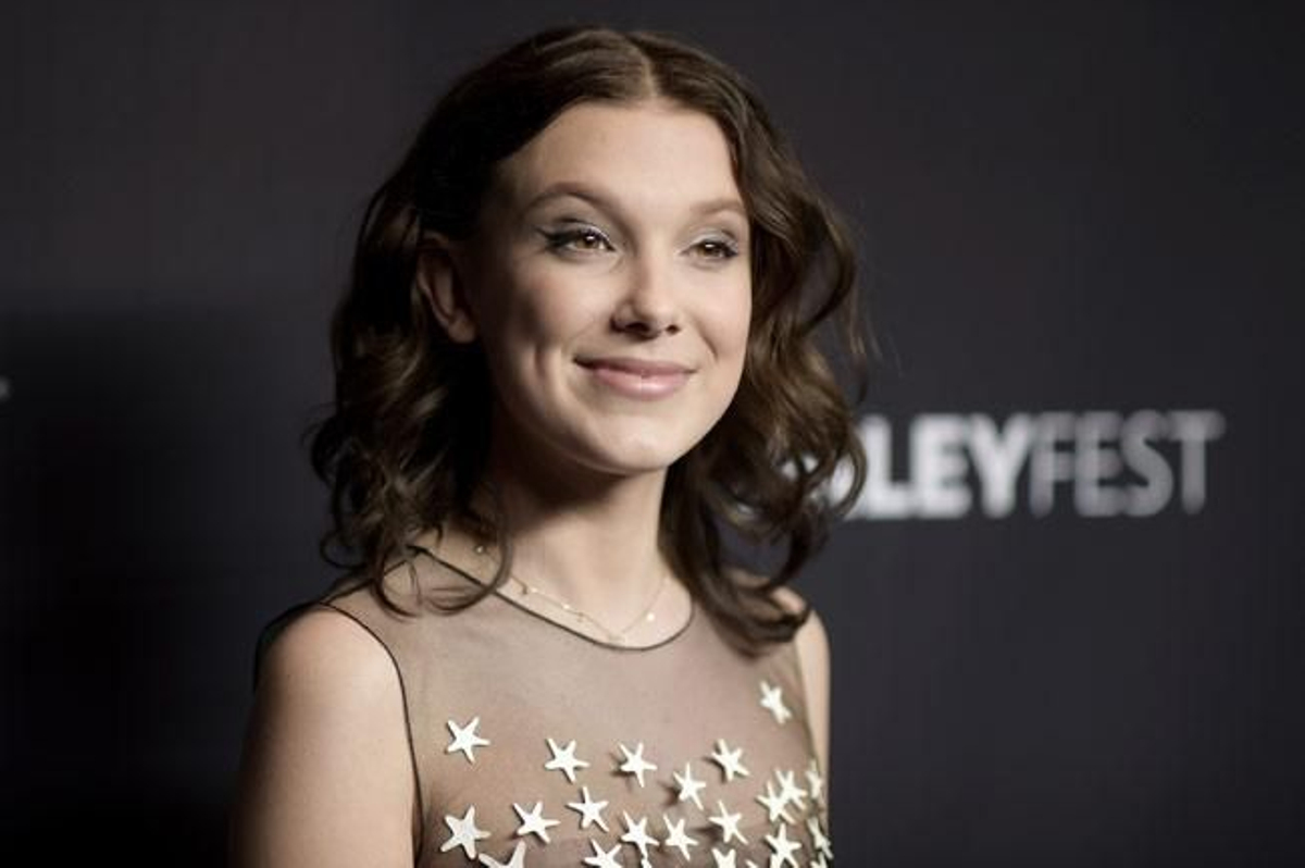 Millie Bobby Brown en el teatro Dolby de LA, sonriente