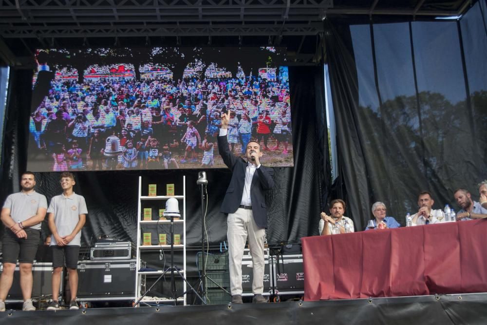 El alcalde de Vigo ofreció su pregón en una fiesta que sumó 8.000 comensales, mientras que las xoubas y el maíz fueron los protagonistas de las 37 propuestas del concurso.