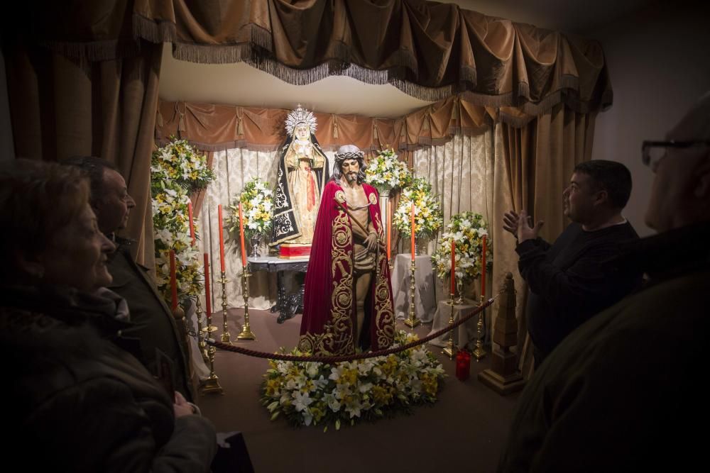 Procesión de la Real Hermandad de Jesús con la Cruz y Cristo Resucitado