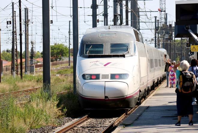 Un nuevo robo de cable provoca retrasos en la Alta Velocidad entre Barcelona y Girona