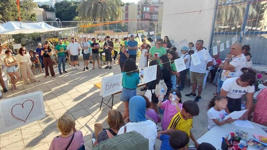 Arte y reivindicación en Juan XXIII contra el cierre de la b
