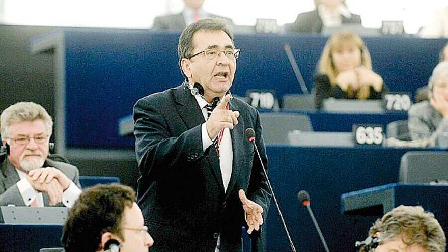 El eurodiputado español Alejandro Cercas (PSOE) lideró la oposición a la ampliación de jornada