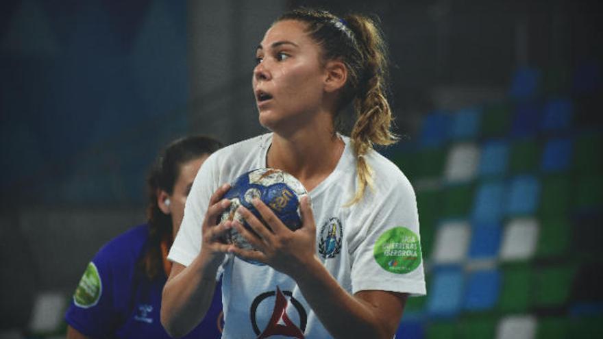 Judith Vizuete, la máxima realizadora del Balonmano Salud Tenerife.