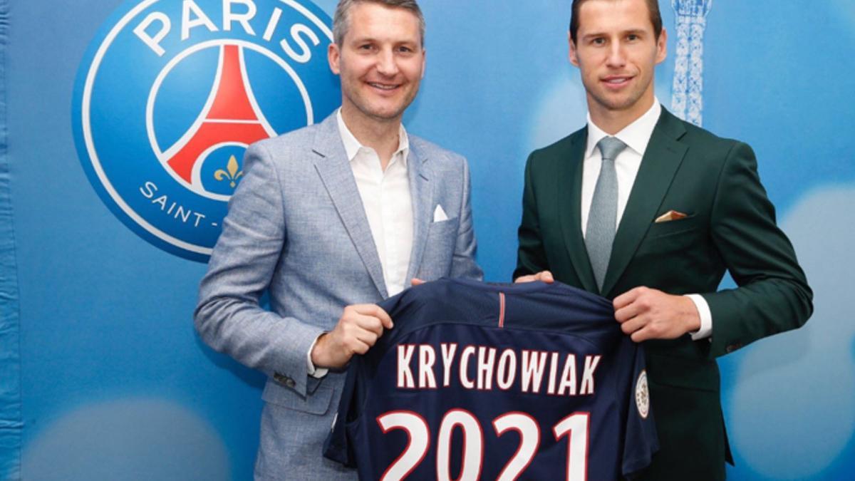 Krychowiak ya posó con la camiseta del PSG