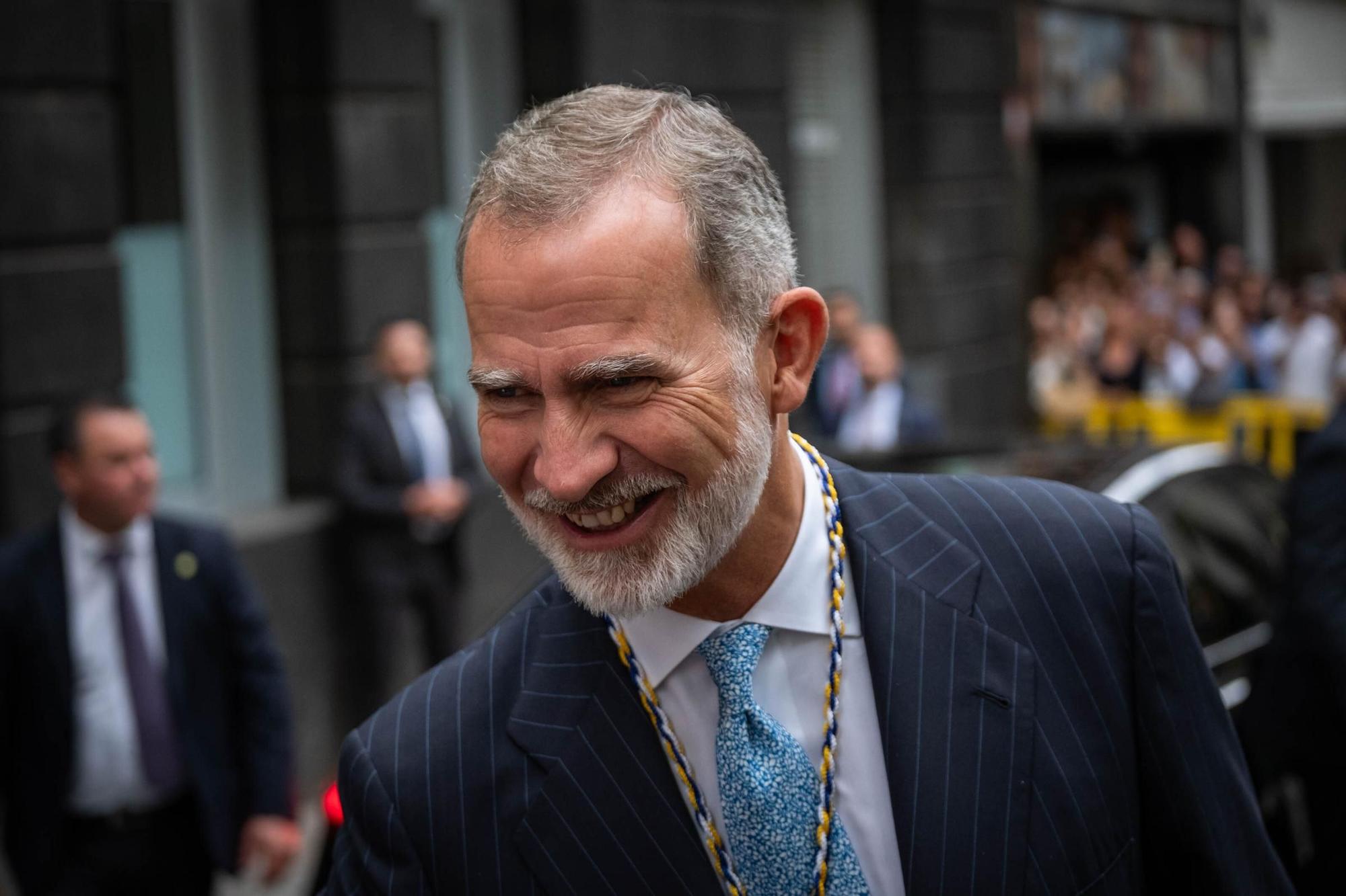 Felipe VI recibe la medalla de oro del Parlamento de Canarias