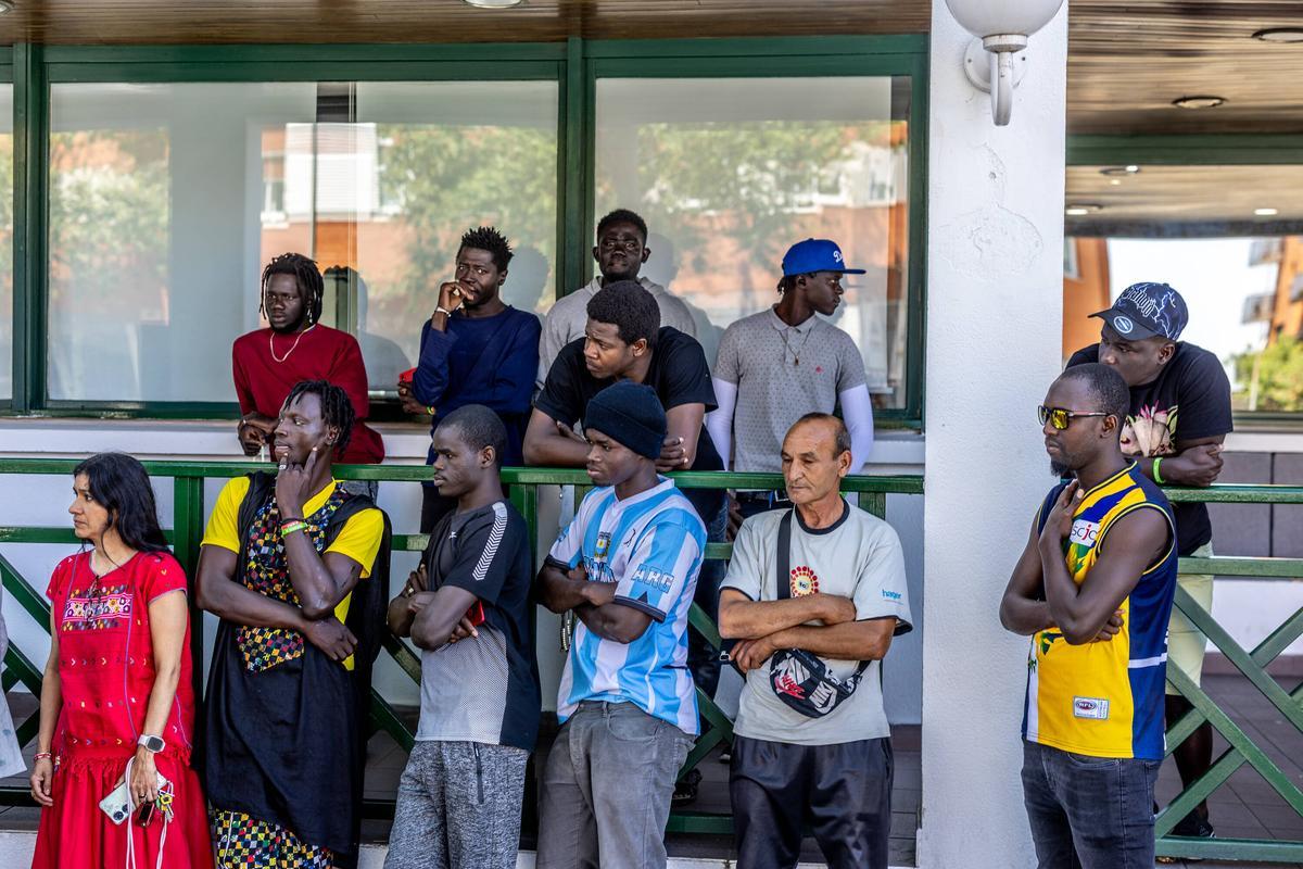 Los refugiados senegaleses lamentan que no tienen nada que hacer durante el día: ni formación del idioma ni inserción laboral.
