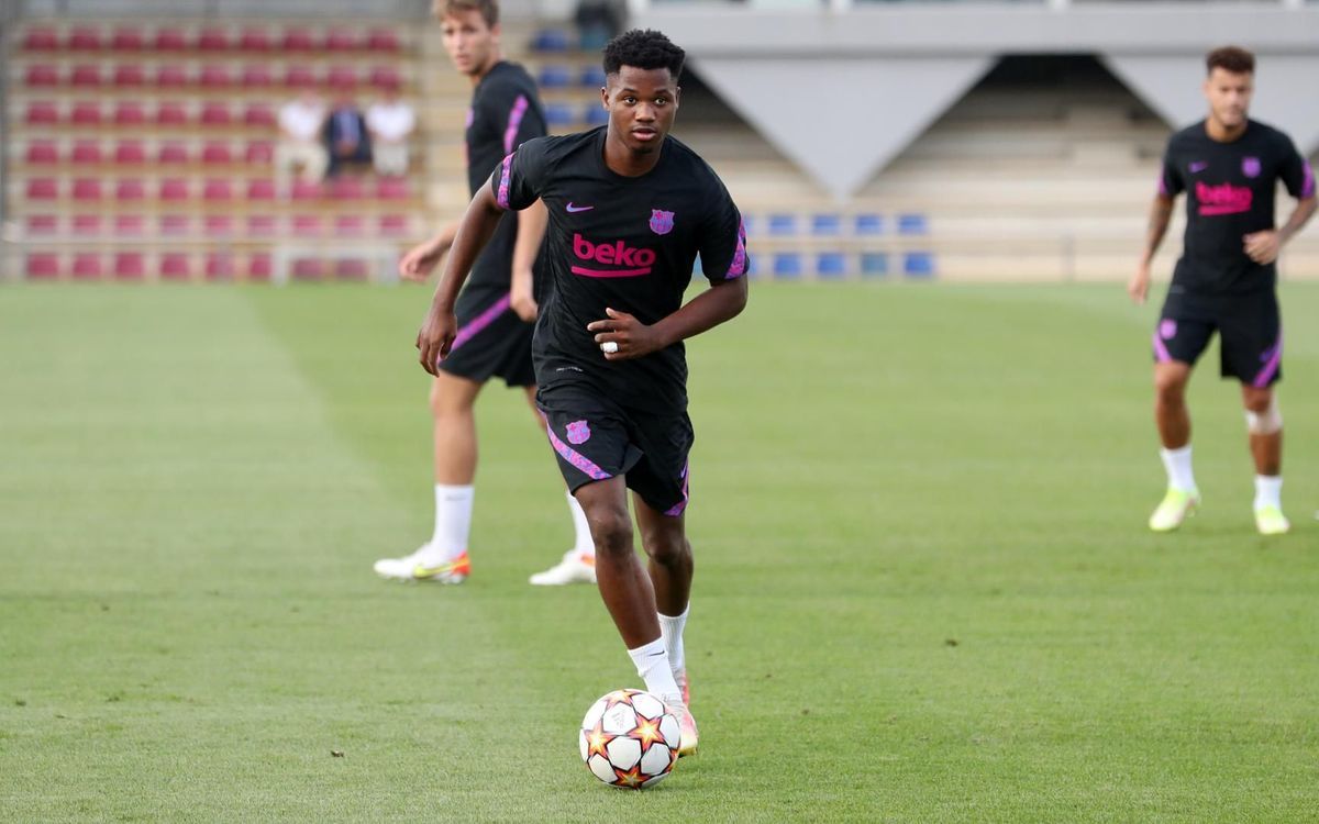 Ansu Fati, en el último entrenamiento del Barça antes del estreno europeo contra el Bayern.