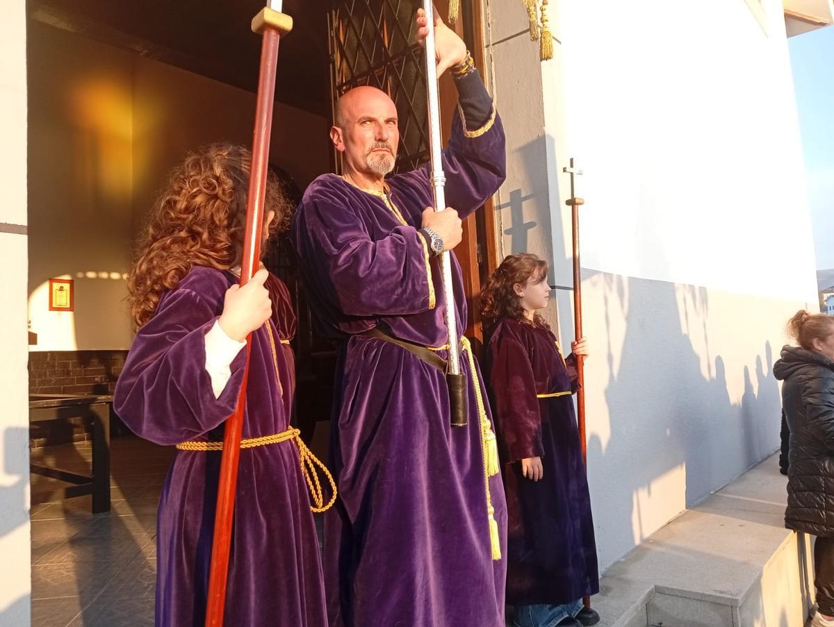 En imágenes: La procesión de bajada marca el inicio de la Semana Santa en Luarca