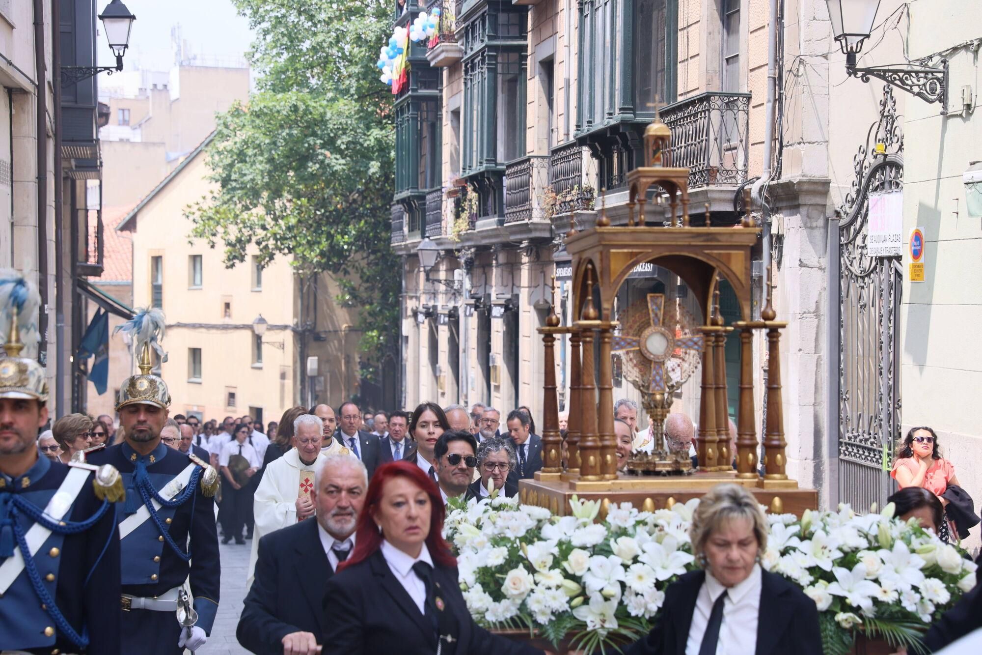 Así fue la misa del Corpus Christi en la catedral de Oviedo.