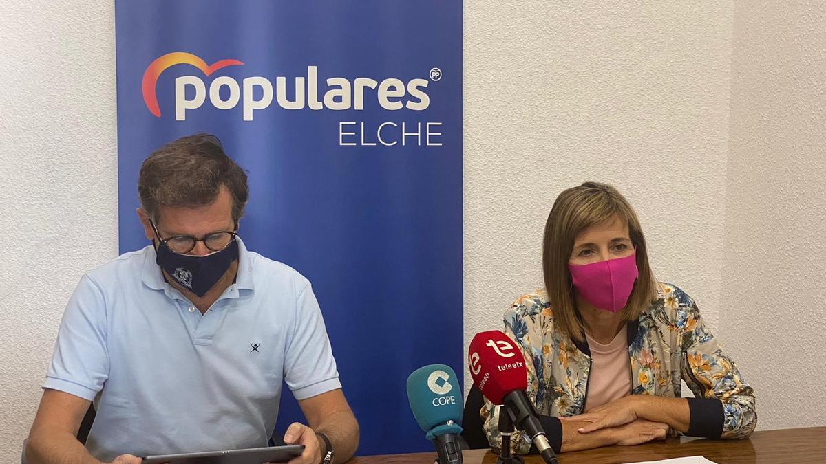 Los populares durante la comparecencia esta mañana