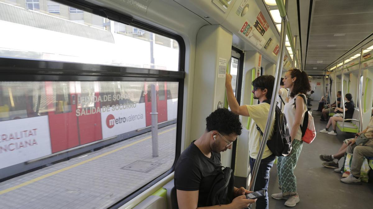 Un maquinista de FGV relata que le dejaron encerrado en una estación en plena dana: «Decidí forzar una cerradura»