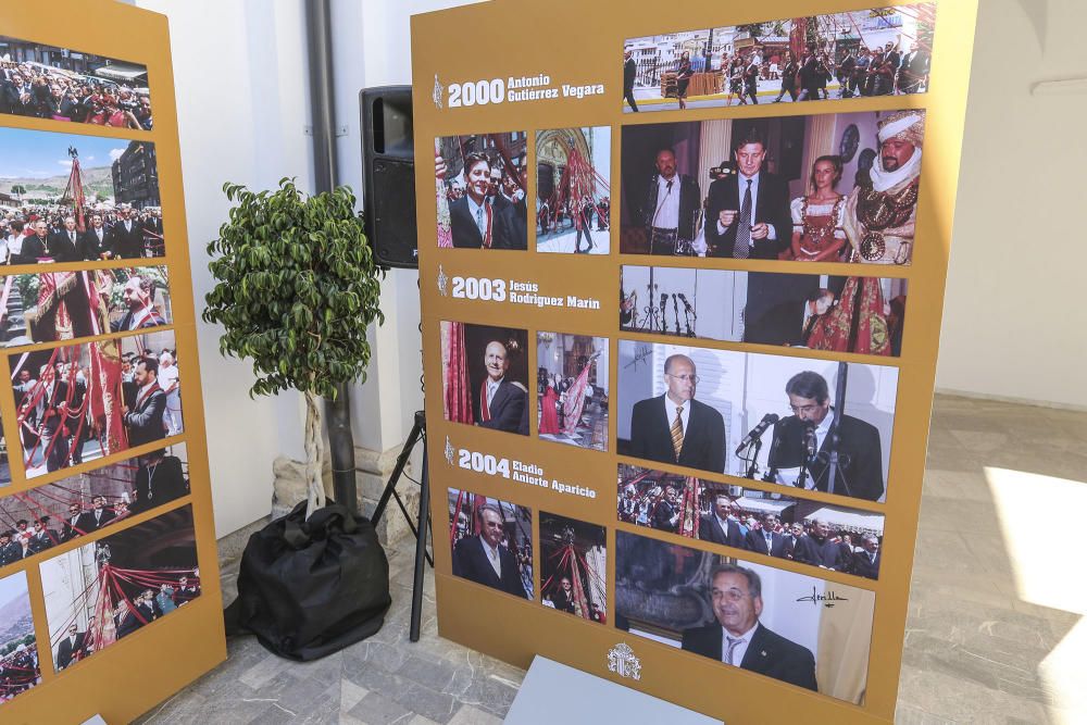 Una exposición repasa la historia de la elección de Síndico Portador de la Enseña del Oriol