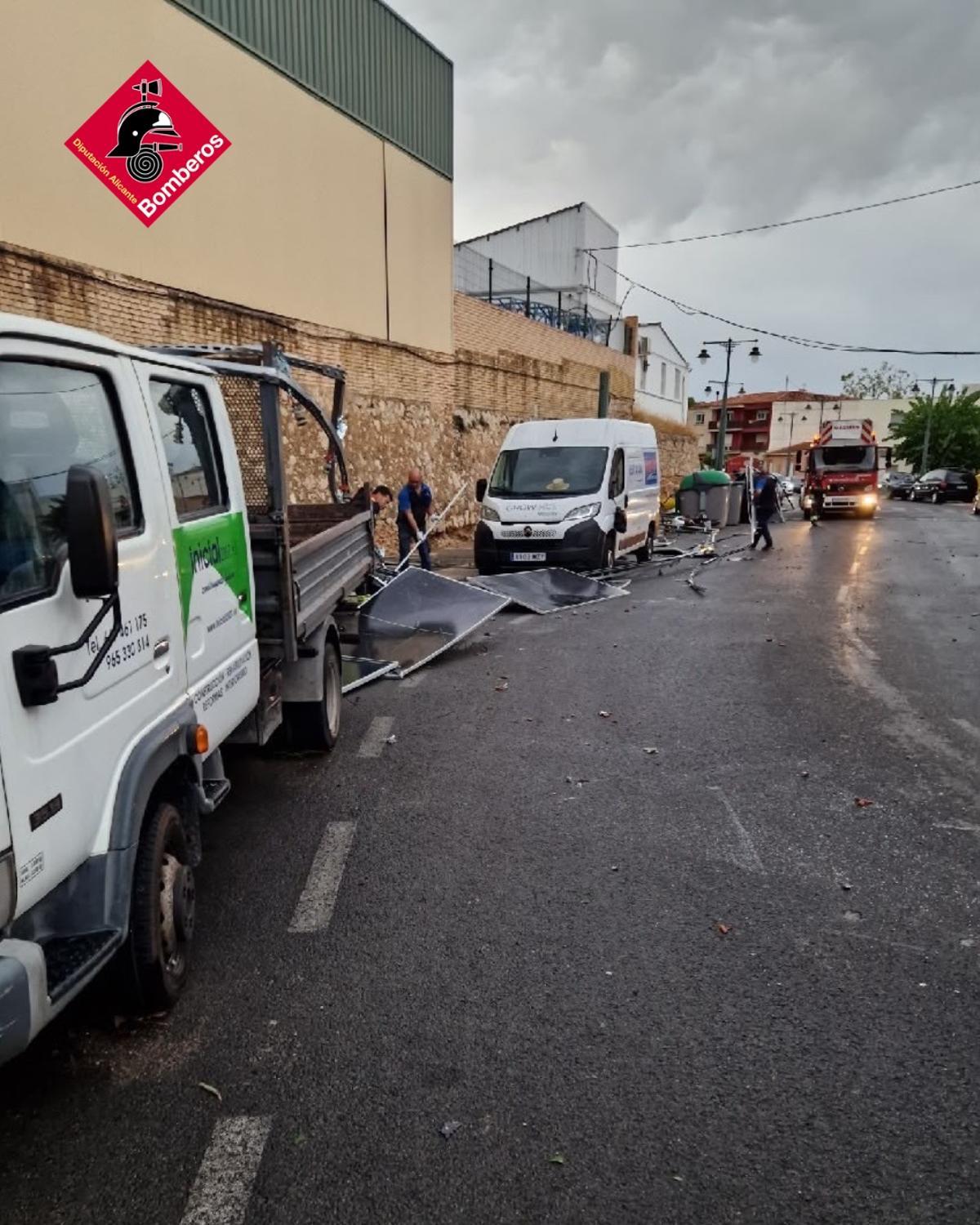 El temporal deja 62 intervenciones de los bomberos en Alicante: Alcoy, el municipio más afectado con 32 avisos El temporal deja 62 intervenciones de los bomberos en Alicante: Alcoy, el municipio más afectado con 32 avisos