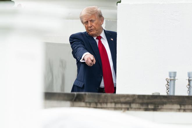 Trump firma una orden para impedir que los inmigrantes indocumentados abran una cuenta bancaria en EEUU