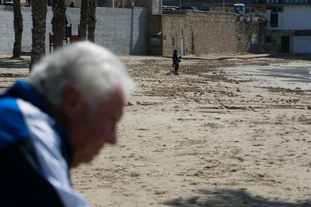 Tres edificios de la playa de San Juan siguen anegados y 120 viviendas sin luz ni agua