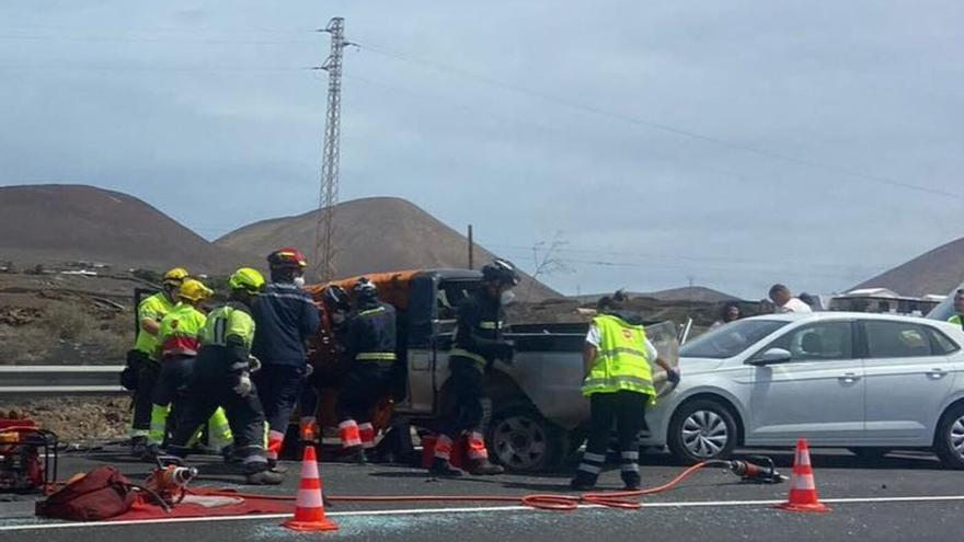 Herido grave tras volcar con su coche en Lanzarote