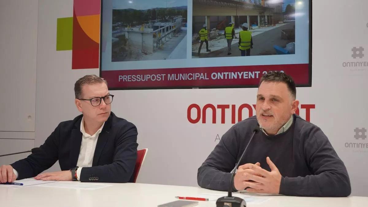 Los regidores de Hacienda y Territorio de Ontinyent, Pablo Úbeda y Óscar Borrell.