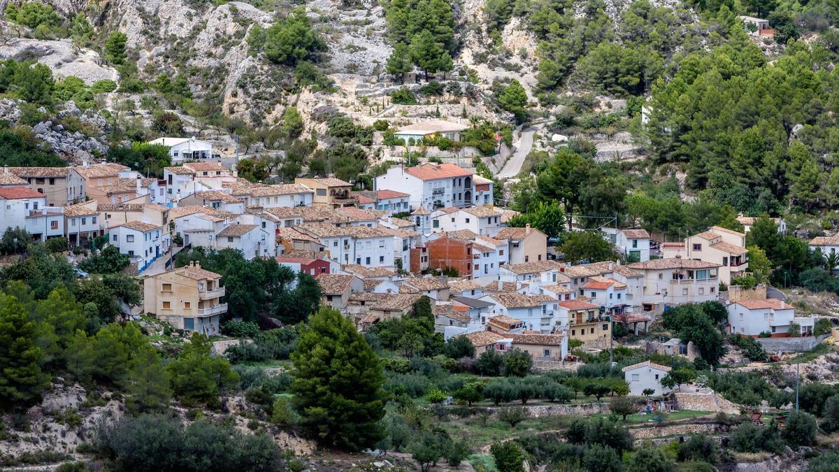 Vista de l&#039;Abdet, que pertenece a Confrides, en el interior de la Marina Baixa.