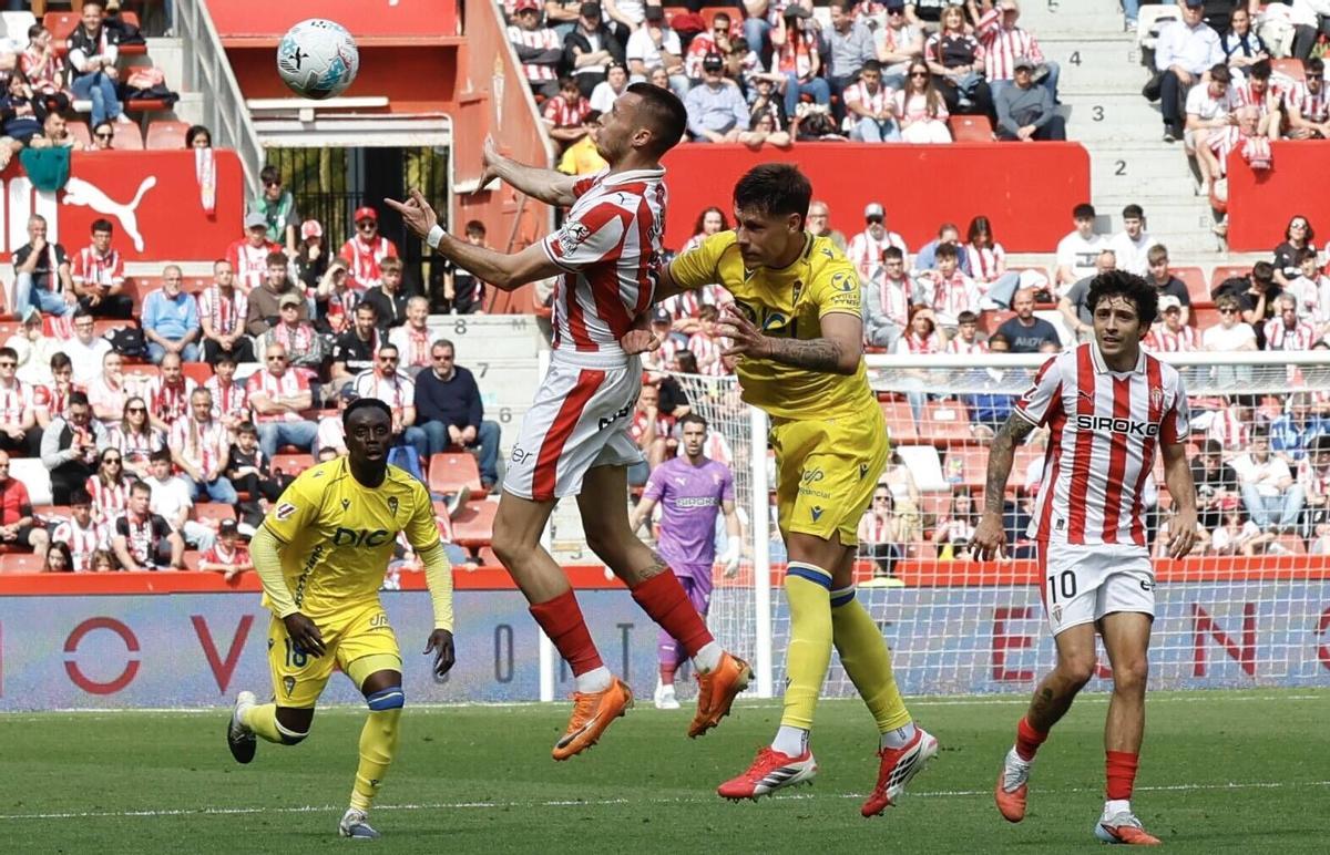 EN IMÁGENES: Victoria del Sporting frente al Cádiz en El Molinón