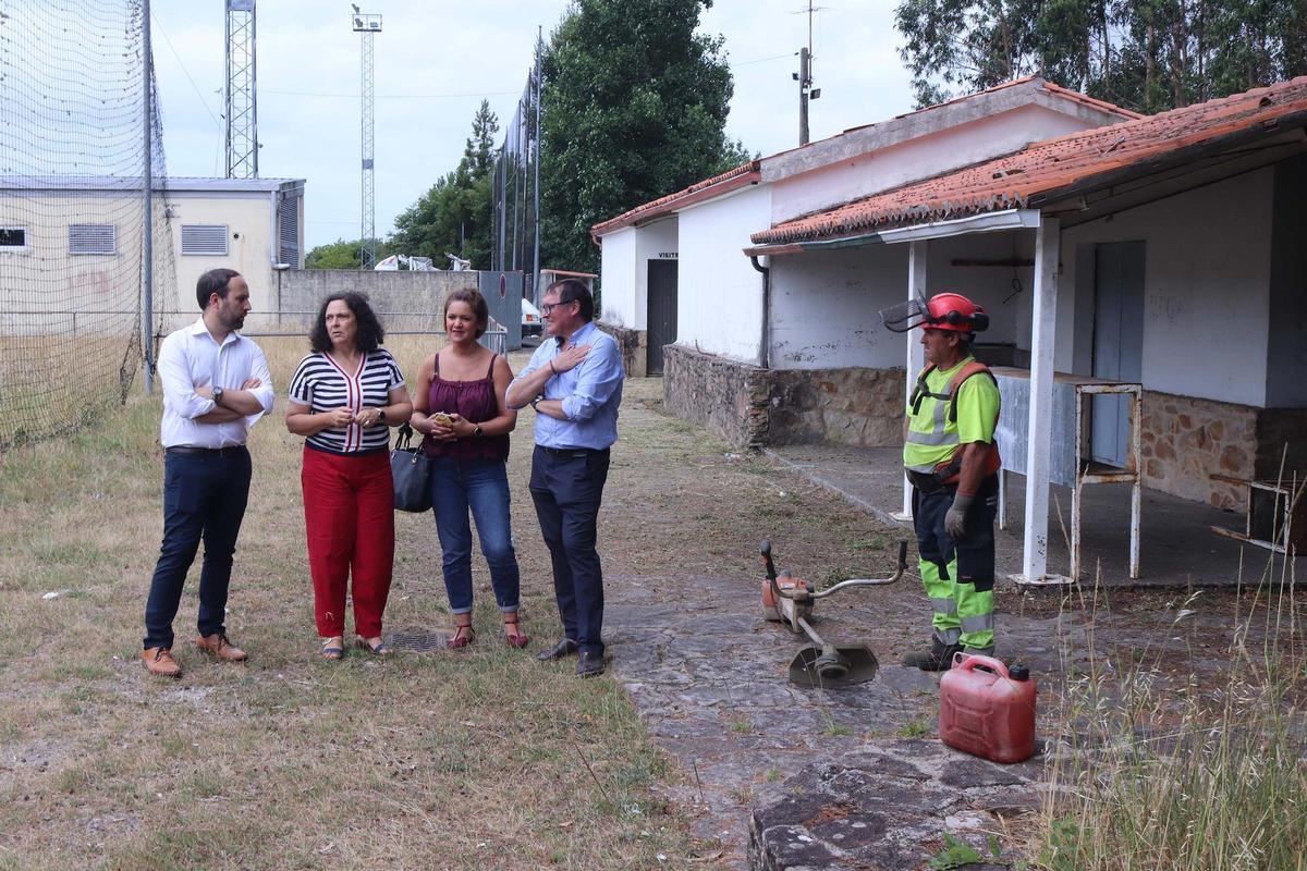 Esteban Ares, esquerda, e Belén do Campo, en Lousame.