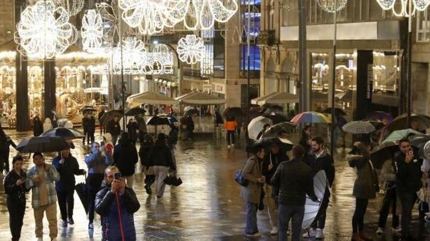 El bum de turistas por las luces de Vigo llena hoteles y restaurantes del centro: “Fue una locura”