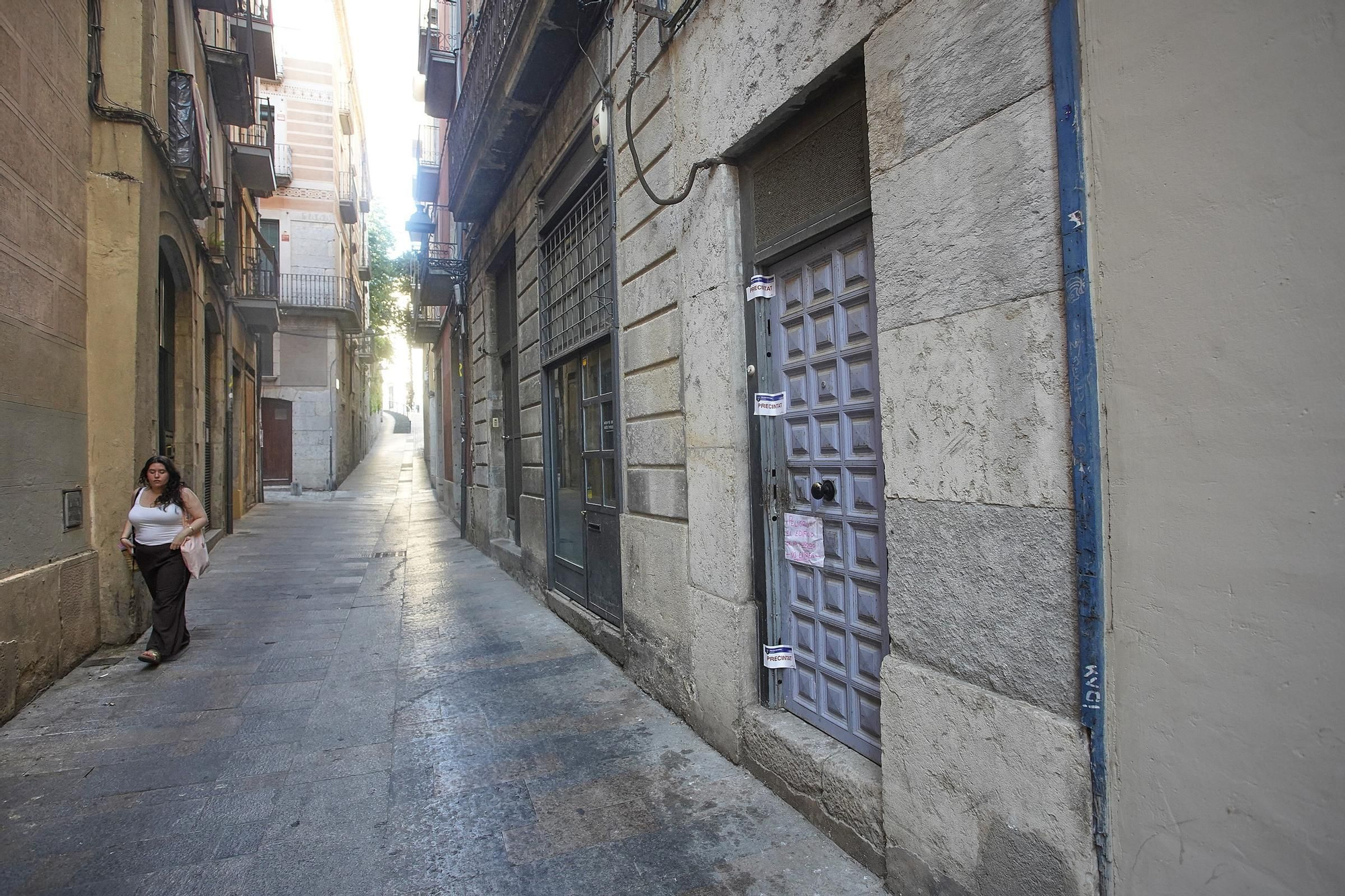 Les imatges de l'esfondrament de part d'un edifici del Barri Vell de Girona