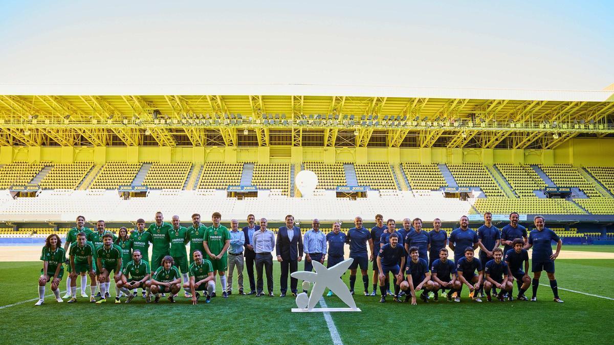 Participantes en la experiencia de CaixaBank, en el Estadio de la Cerámica.
