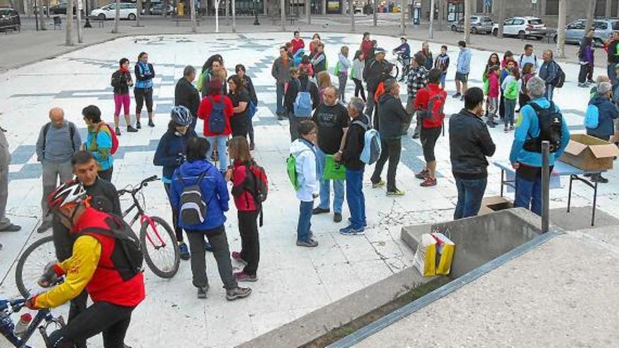 Un centenar de persones participen a la ruta al santuari del Miracle