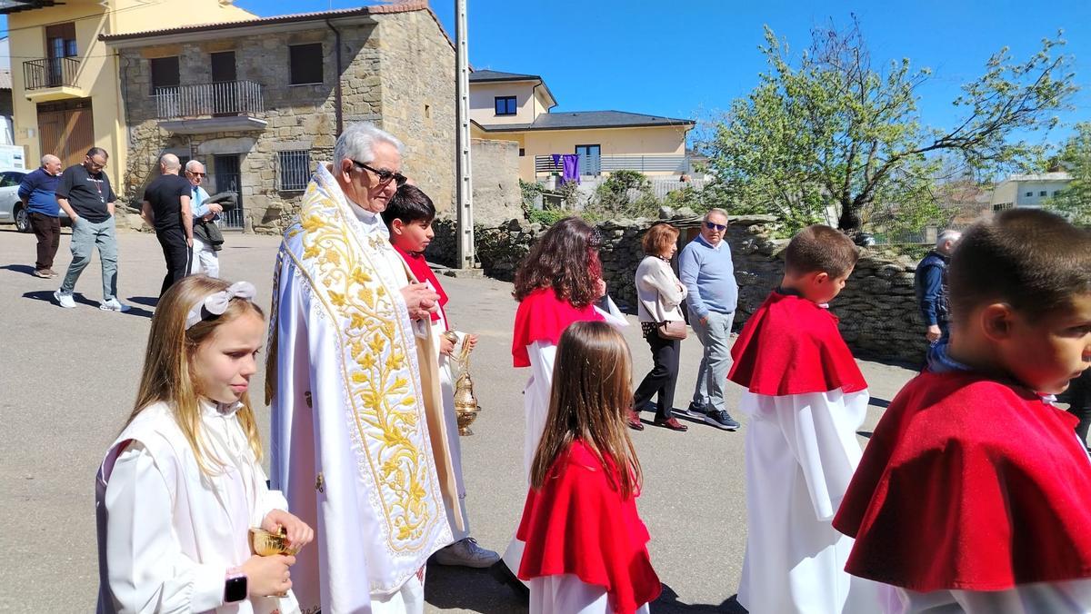 GALERÍA | Domingo de Resurrección en Mombuey